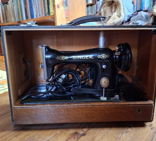 1950s knee operated singer - knee,